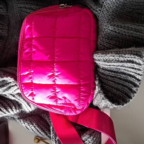 Handbags - NWOT Pink Puffer Fanny Pack